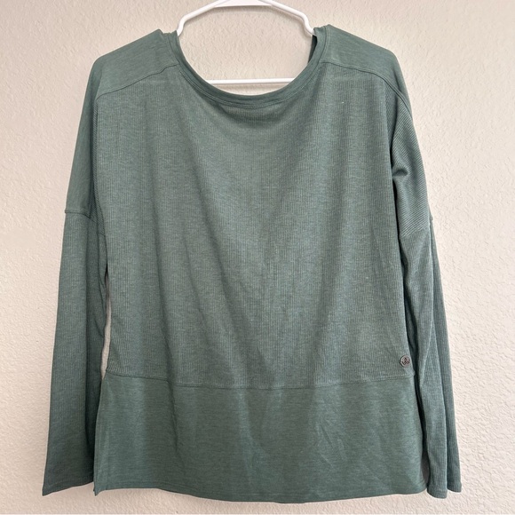 prAna Kaila Green Long Sleeve Top with Back-V EXCELLENT condition - Picture 2 of 6